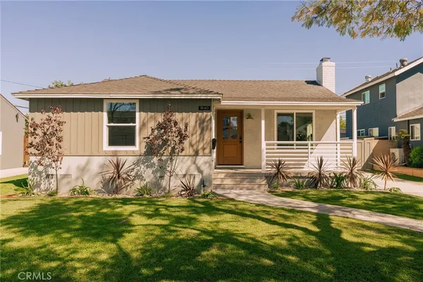 front view of house with a yard
