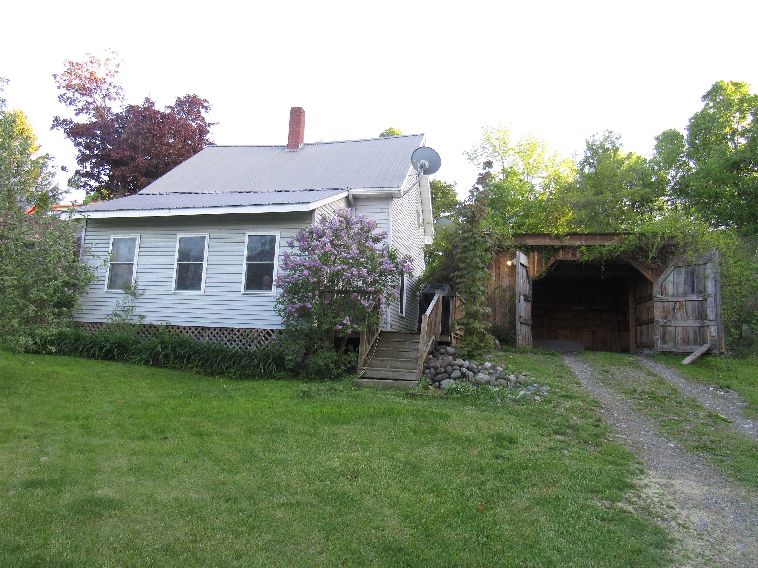 77 Maple Street Orleans, VT 05860 - Photo 1 of 27
