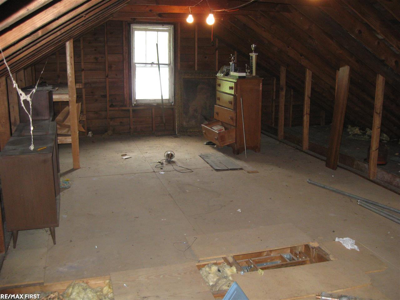 18881 Common Road Roseville, MI 48066 - Photo 15 of 24 31391679-15.JPG