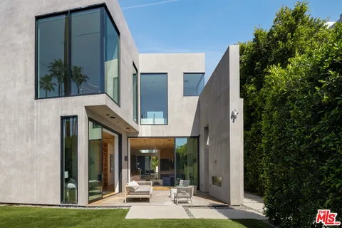 $4,295,000 | 952 North Laurel Avenue, Los Angeles, CA 90046