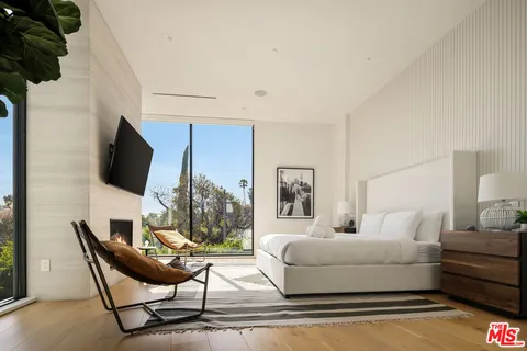 $4,295,000 | 952 North Laurel Avenue, Los Angeles, CA 90046