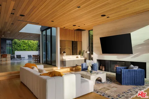 $4,295,000 | 952 North Laurel Avenue, Los Angeles, CA 90046