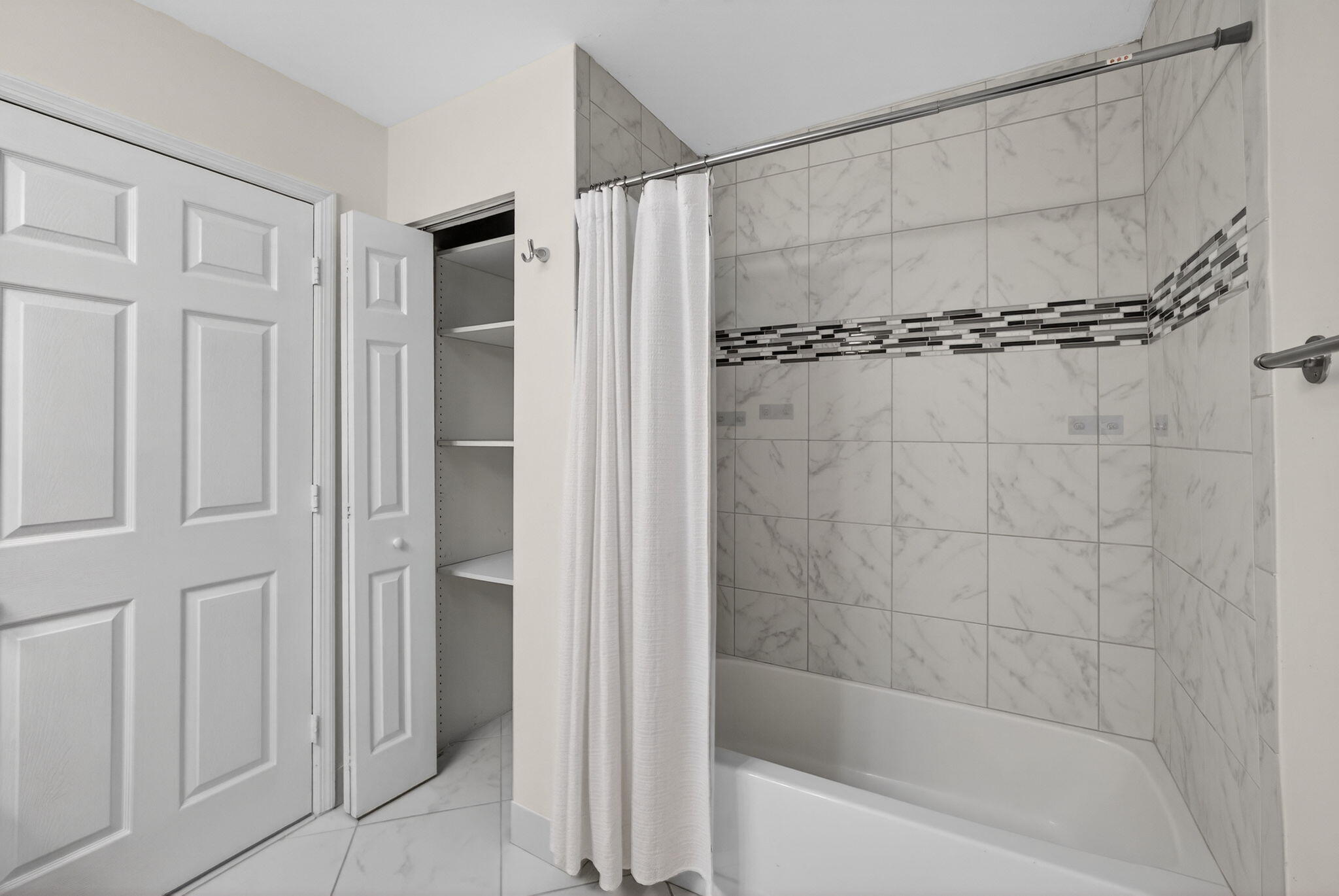 141 Cape Pointe Circle Jupiter, FL 33477 - Photo 23 of 31 a bathroom with a shower and a bath tub