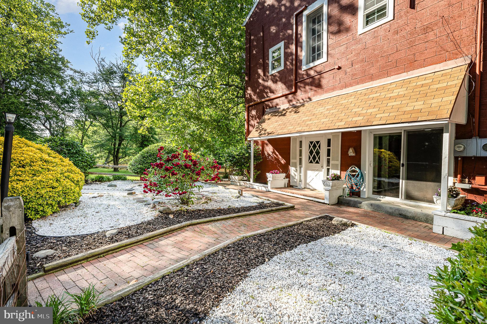 6908 South Roxbury Mill Road Spotsylvania, VA 22551 - Photo 22 of 92 a view of a house with sitting area