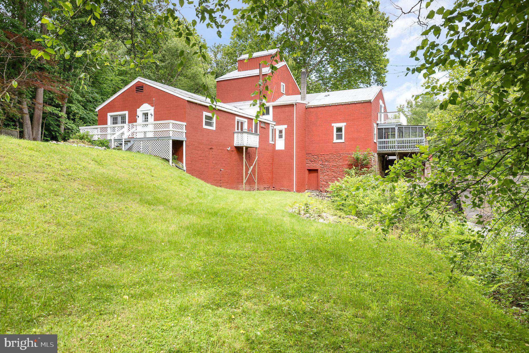 6908 South Roxbury Mill Road Spotsylvania, VA 22551 - Photo 5 of 92 a view of a house with a yard