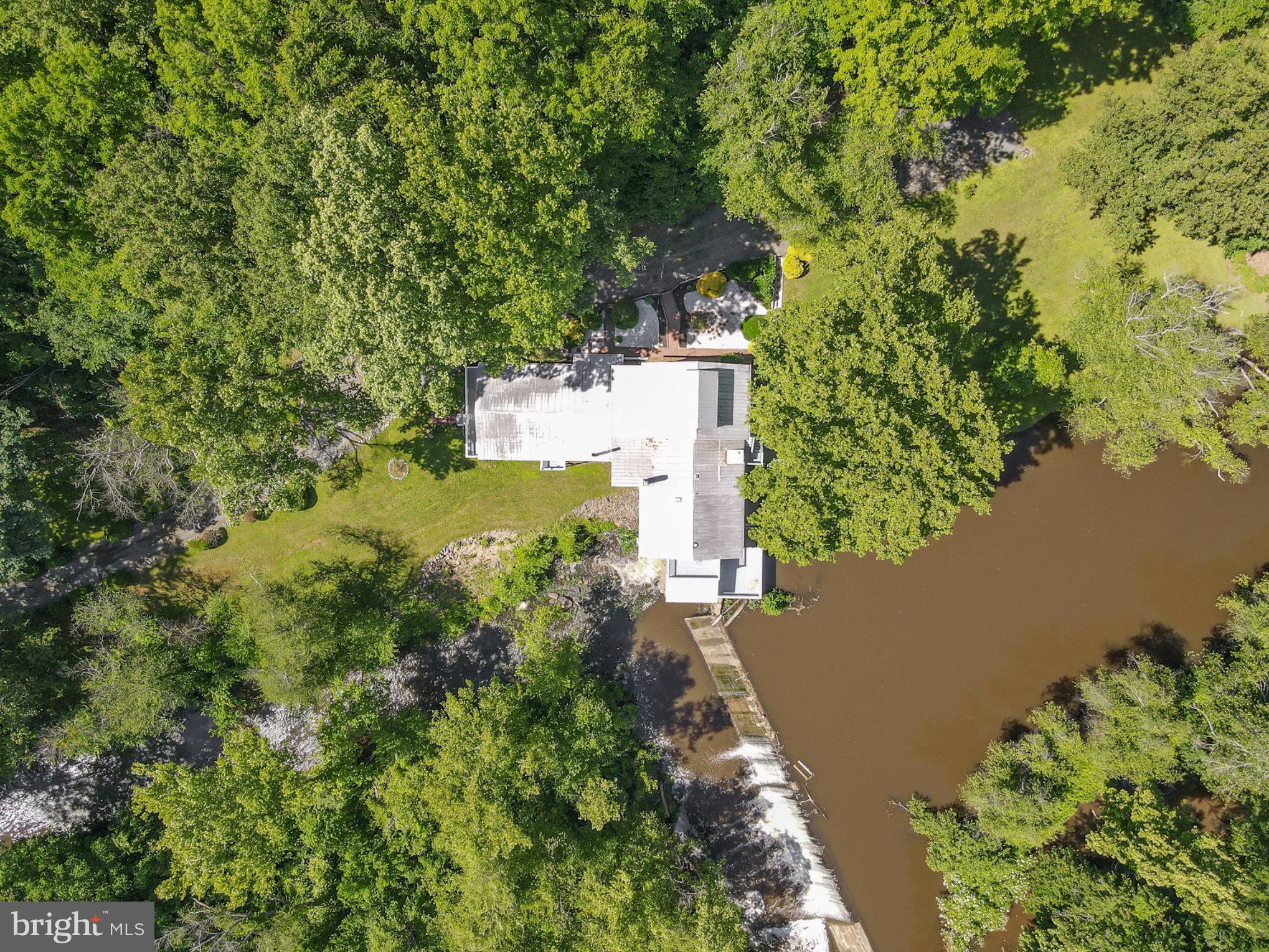 6908 South Roxbury Mill Road Spotsylvania, VA 22551 - Photo 90 of 92 an aerial view of a house with a yard