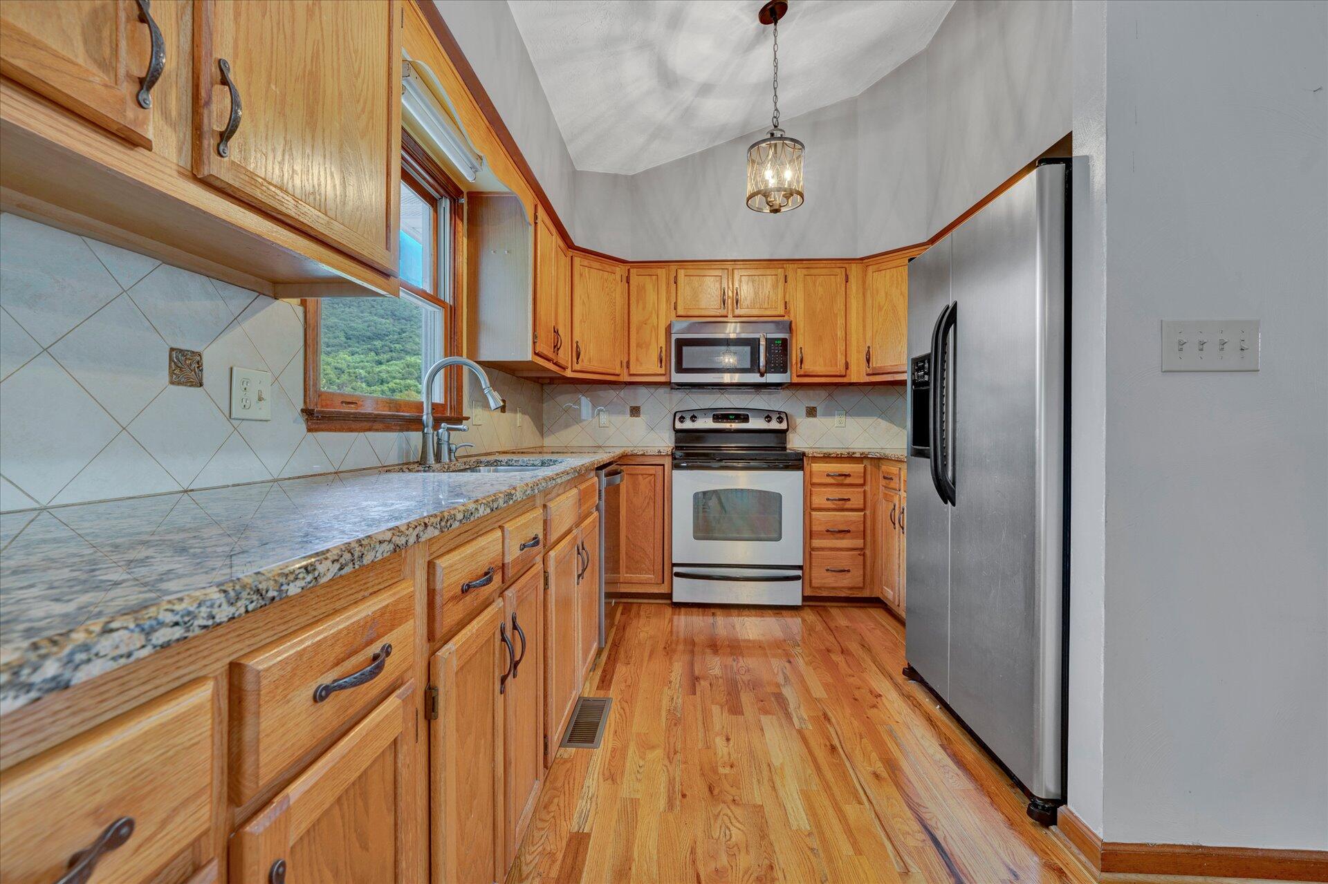 3700 Rte 3004 Roanoke, VA 24012 - Photo 11 of 40 11-DSC00016