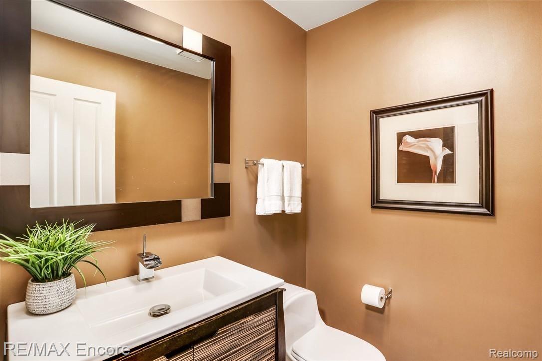 8880 Michigamme Road Clarkston, MI 48348 - Photo 15 of 31 Powder Room