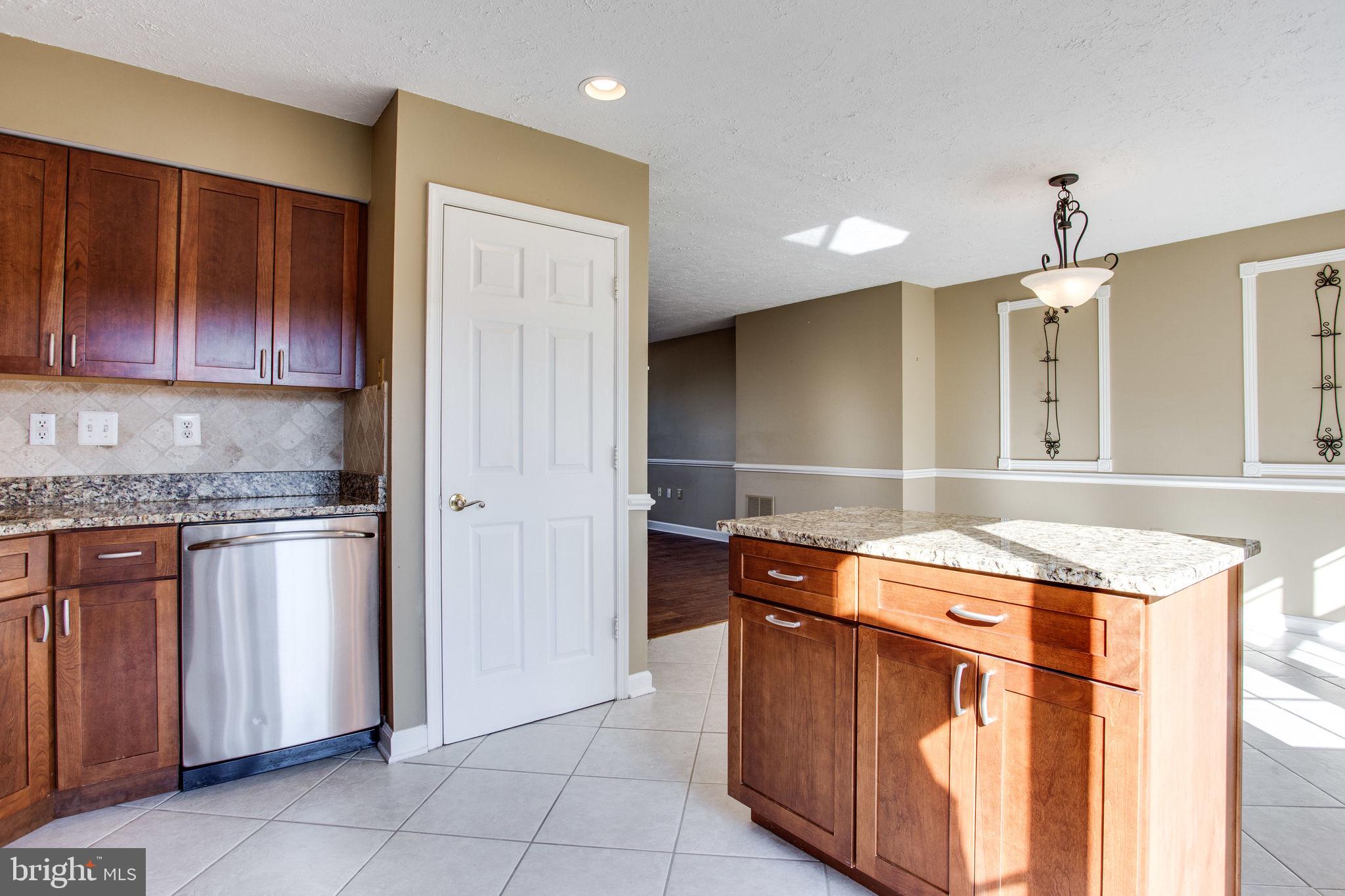 6121 Baldridge Circle Frederick, MD 21701 - Photo 15 of 60 a kitchen with stainless steel appliances granite countertop a sink stove and refrigerator