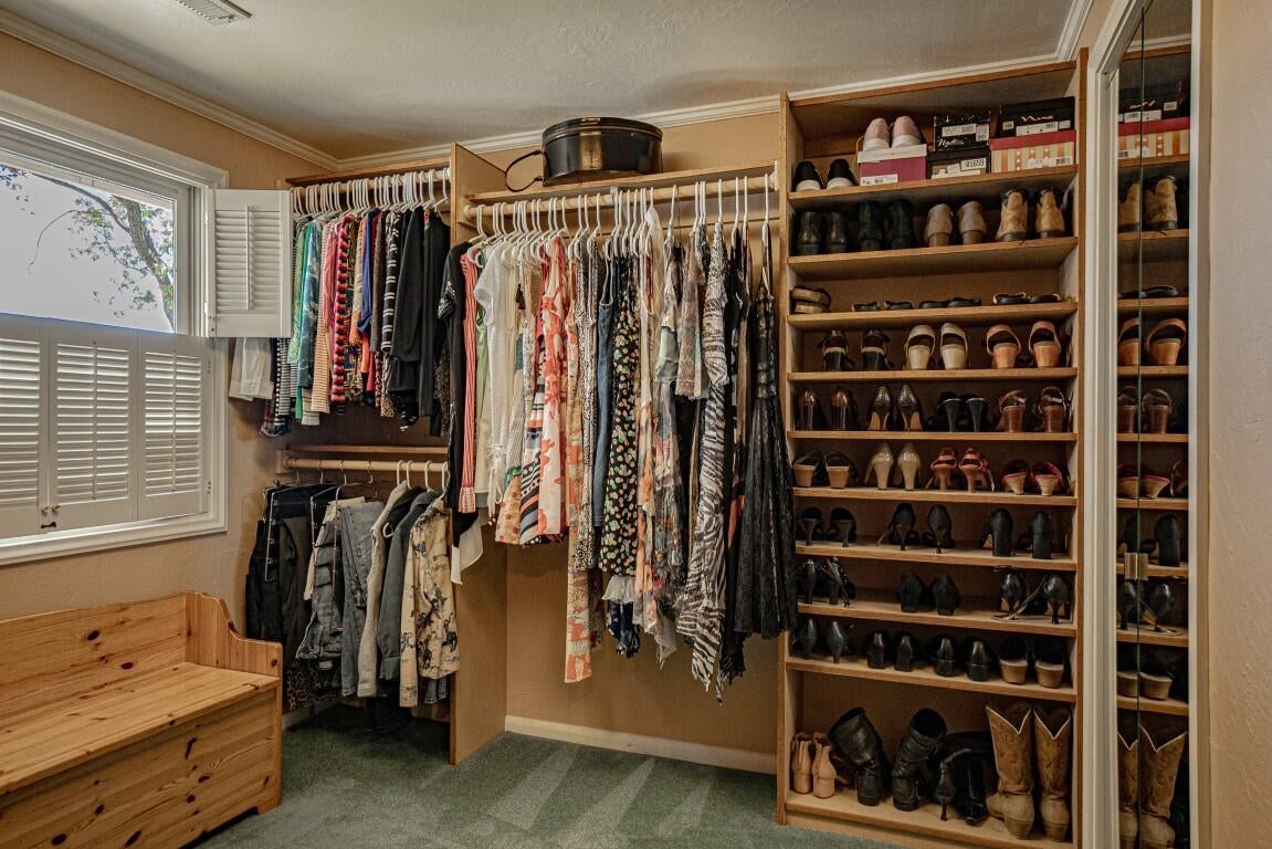 2692 Pioneer Road Medford, OR 97501 - Photo 33 of 66 Primary Walk-in Closet