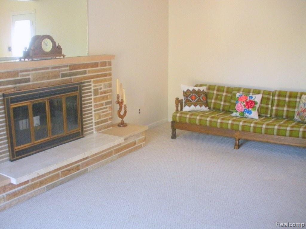 4870 Shell Court Warren, MI 48091 - Photo 3 of 25 Family Room
