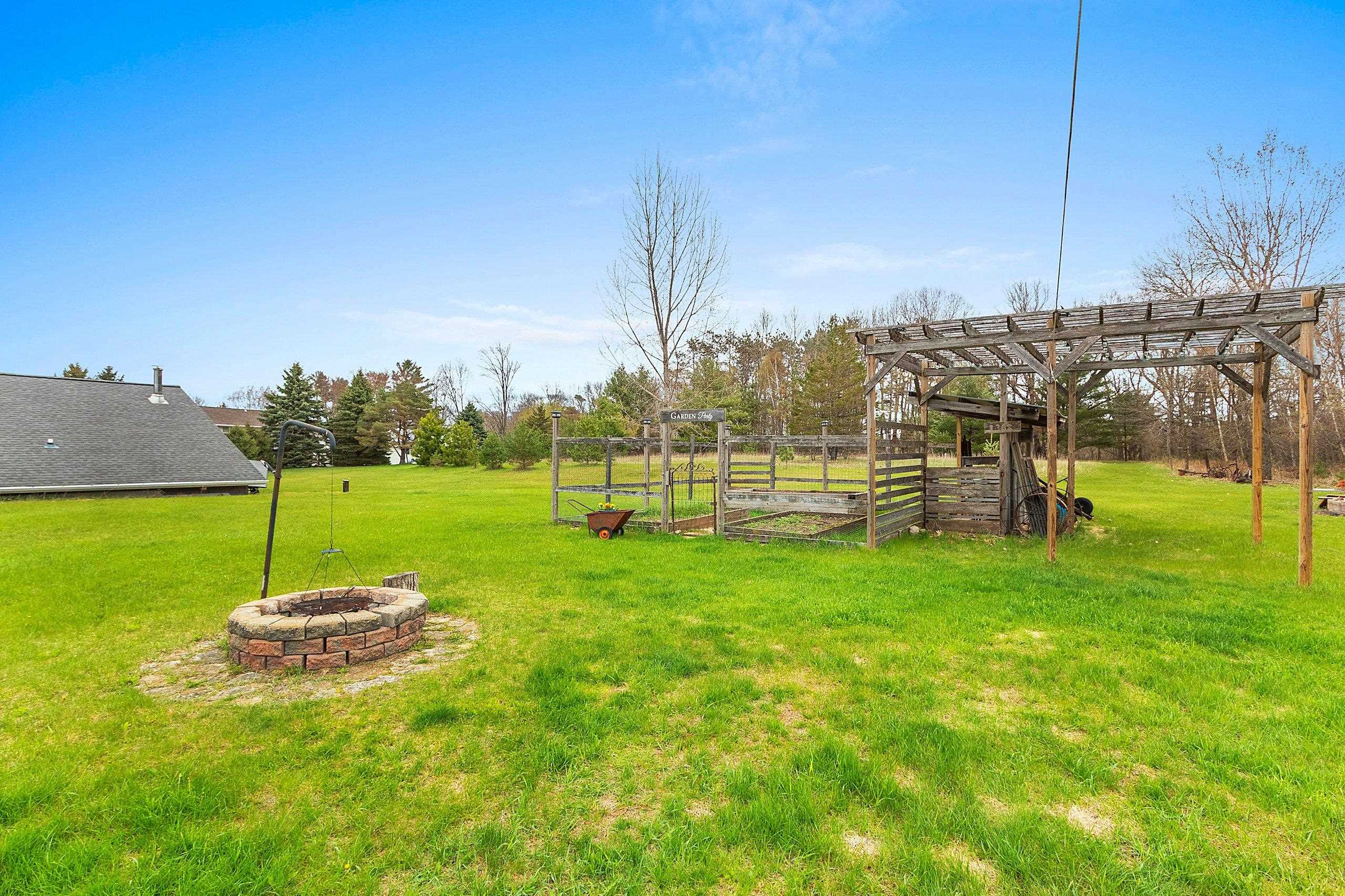 3208 Bridge Road Suamico, WI 54313 - Photo 4 of 51