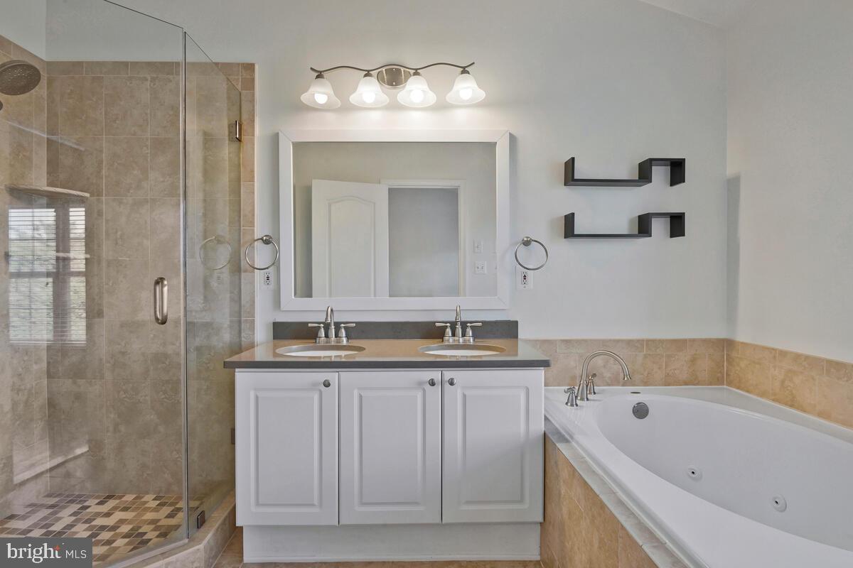 12025 Edgemere Circle Reston, VA 20190 - Photo 20 of 37 a bathroom with a tub a sink and a mirror