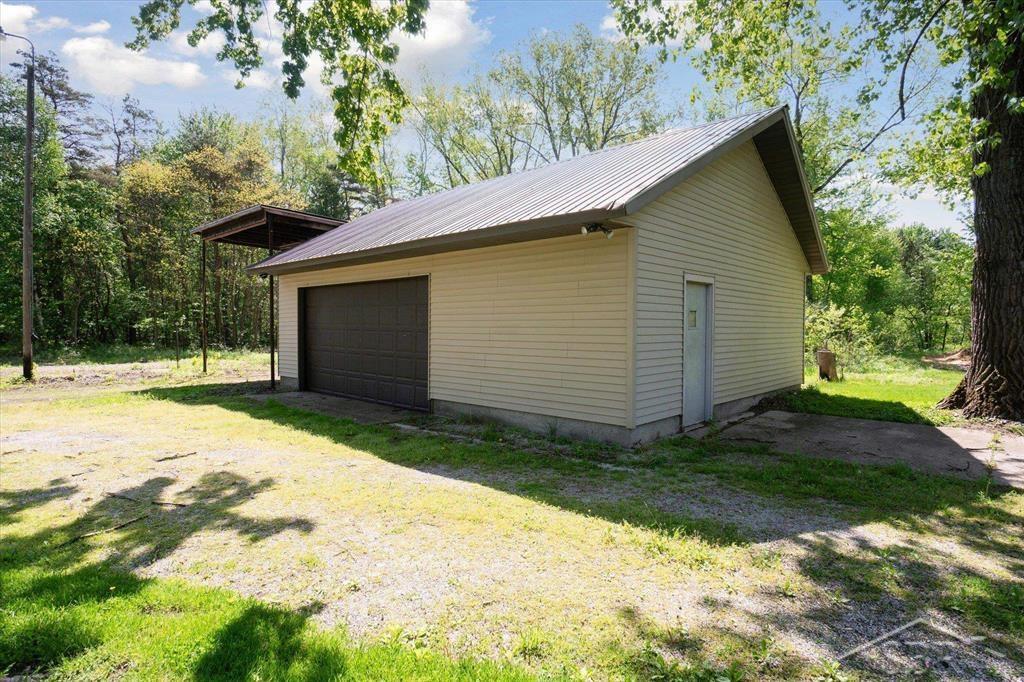 585 West Chippewa River Road Midland, MI 48640 - Photo 24 of 66 50143344-77cbe142-e7ee-4d6d-ab14-26bca1542524.JPG