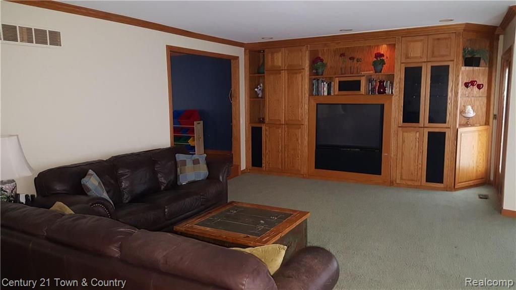 1737 North Kilburn Road Rochester Hills, MI 48306 - Photo 18 of 40