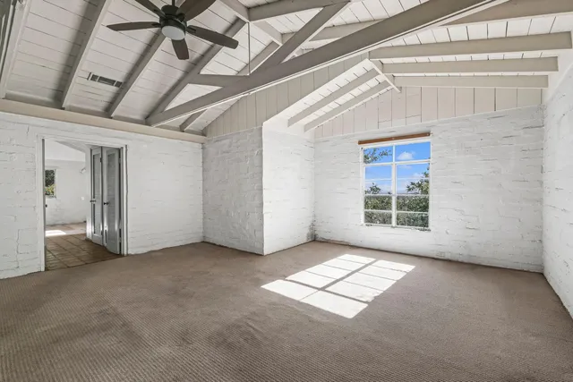 a view of empty room with window