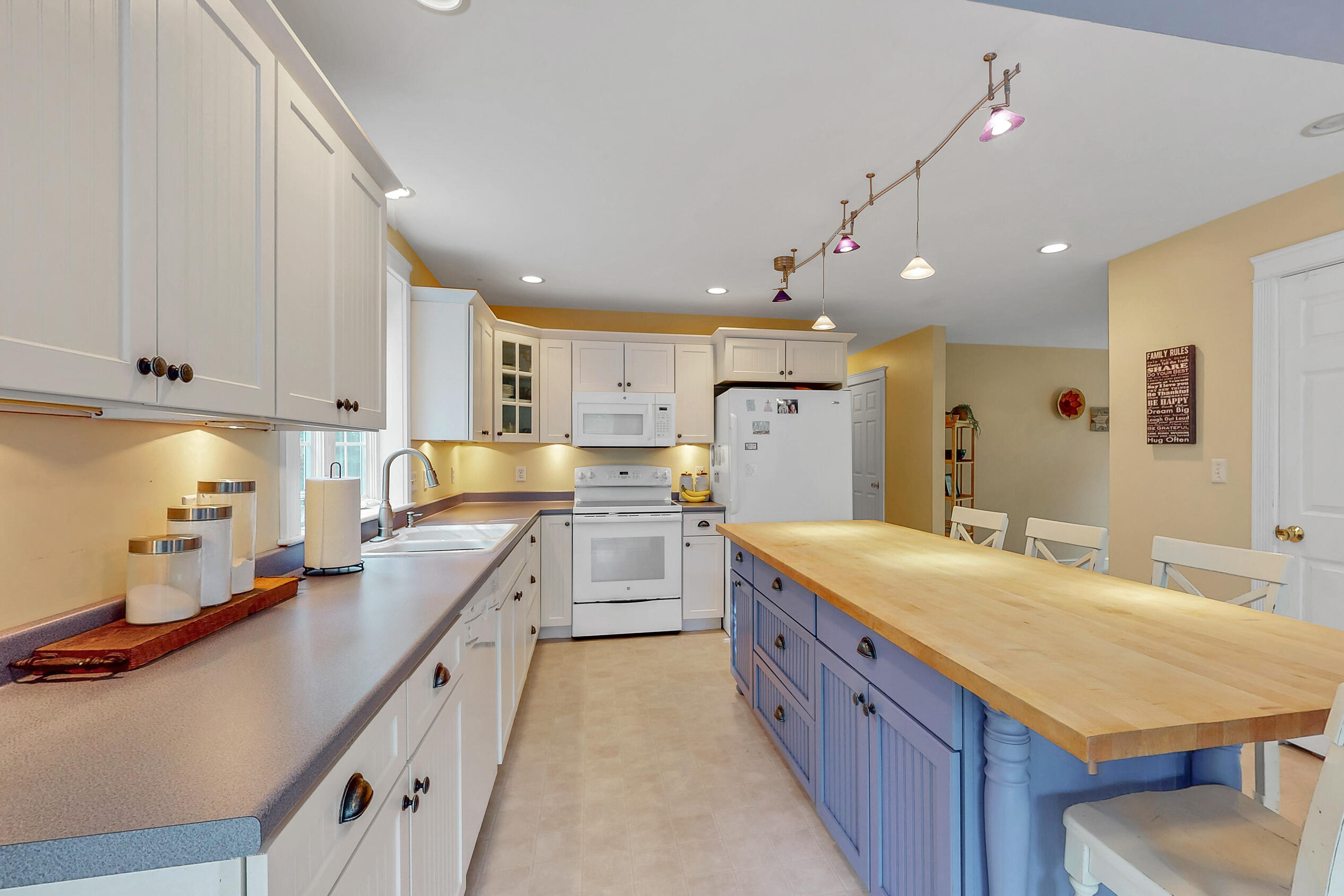 185 Mountain View Road Gray, ME 04039 - Photo 6 of 40 185 Mountain View Rd_107