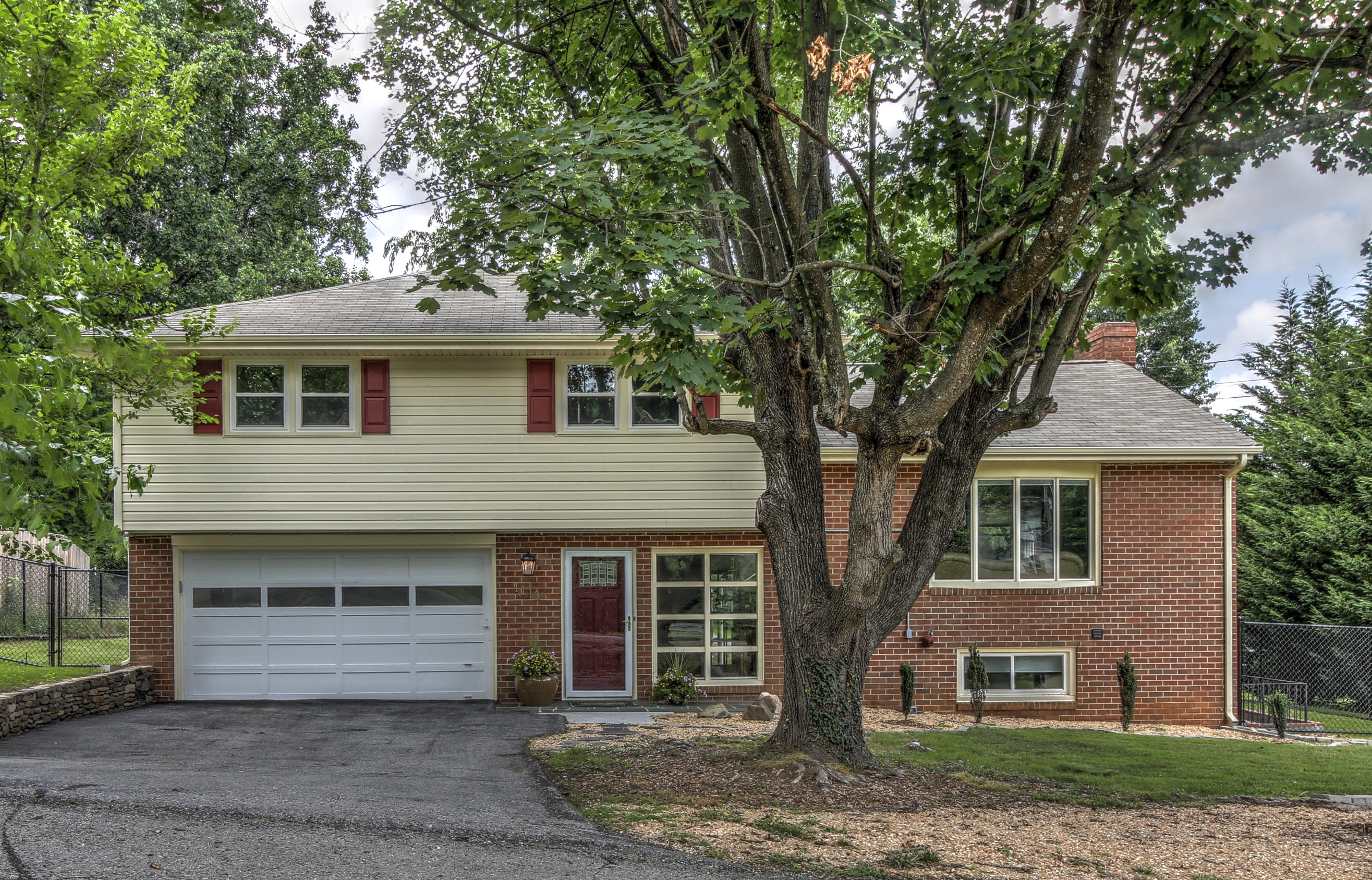 1113 Welch Road Southwest Roanoke, VA 24015 - Photo 1 of 50 _MG_8665_6_7
