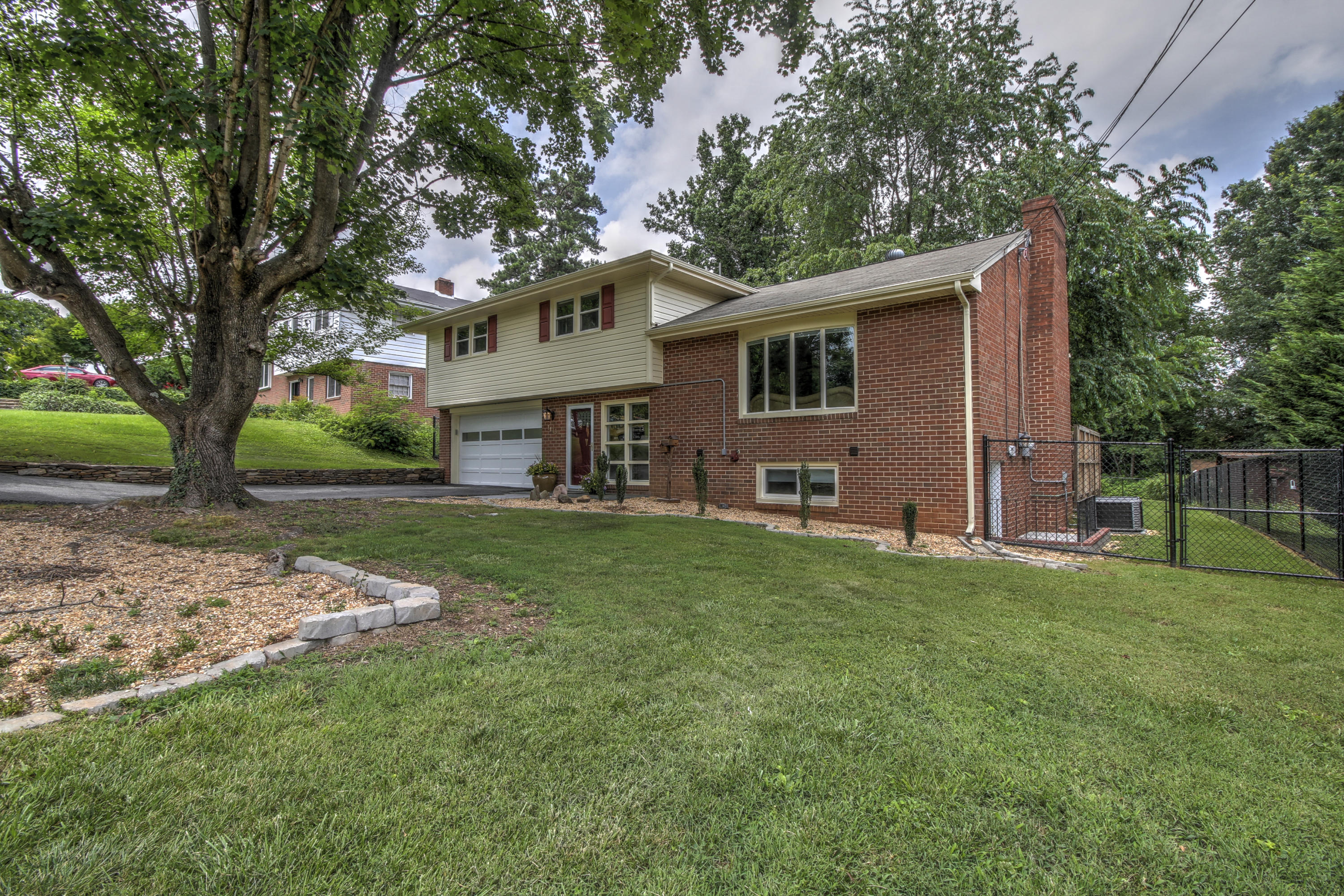 1113 Welch Road Southwest Roanoke, VA 24015 - Photo 2 of 50 _MG_8671_2_3