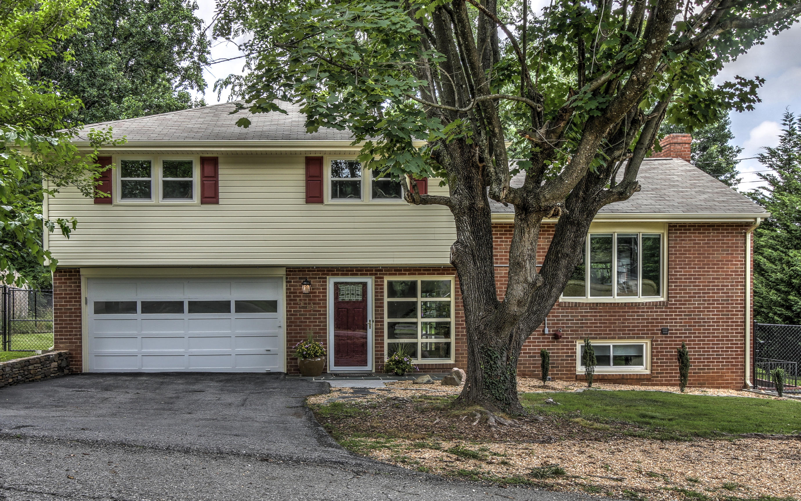 1113 Welch Road Southwest Roanoke, VA 24015 - Photo 3 of 50 _MG_8668_69_70