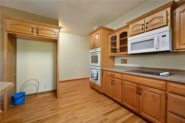 $699,900 | 36404 East County Line Road, Lone Jack, MO 64070