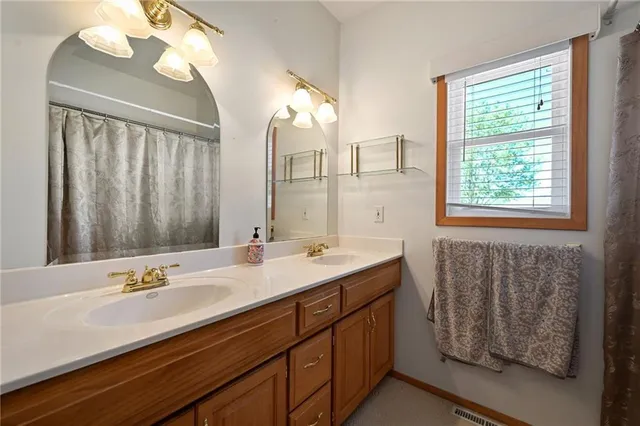 $699,900 | 36404 East County Line Road, Lone Jack, MO 64070