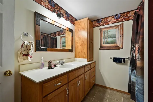 $699,900 | 36404 East County Line Road, Lone Jack, MO 64070