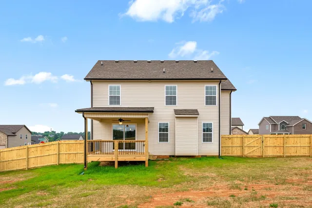 a view of a house with yard