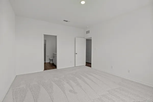 a view of a big room with closet and bathroom