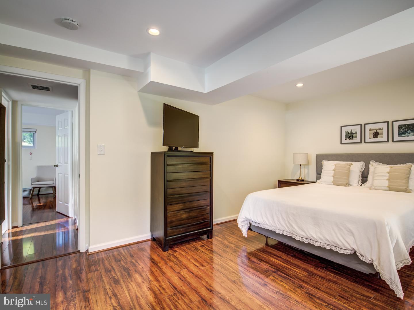 1633 Wrightson Drive McLean, VA 22101 - Photo 9 of 69