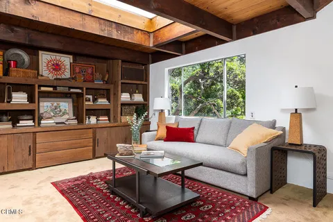 $1,595,000 | 1045 New York Drive, Altadena, CA 91001