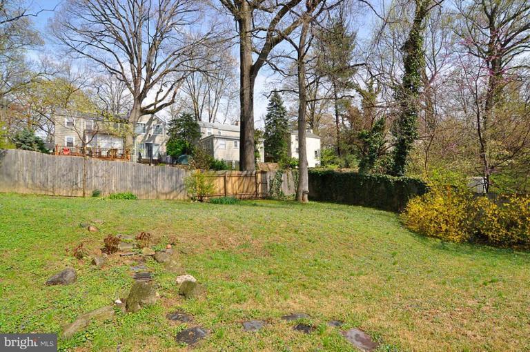 417 Waterford Road Silver Spring, MD 20901 - Photo 11 of 25 a backyard of a house with lots of green space
