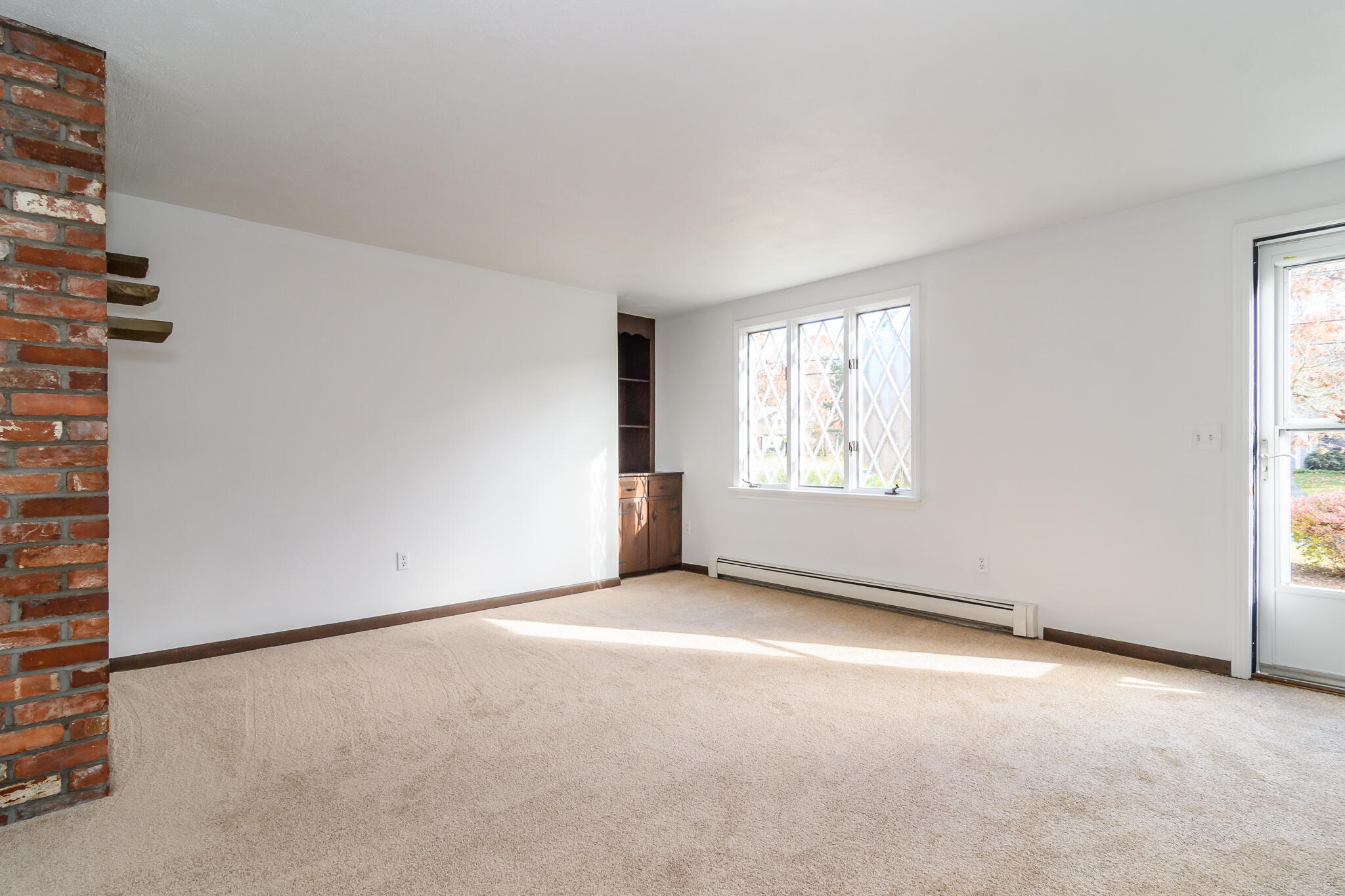 41 Portside Drive Pocasset, MA 02559 - Photo 13 of 22 Living Room