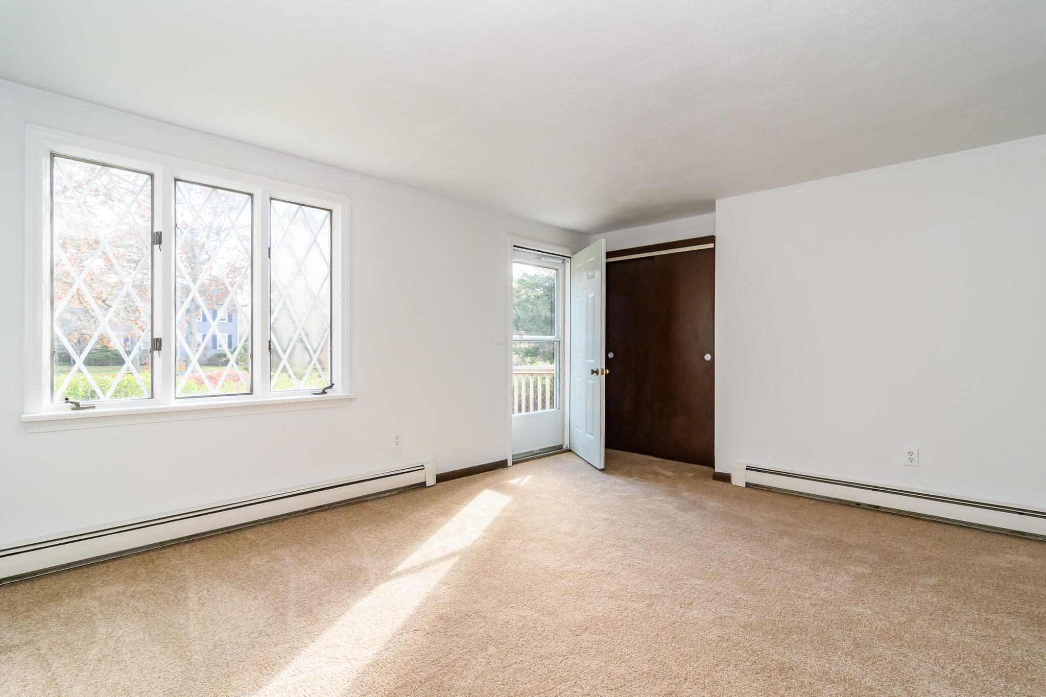 41 Portside Drive Pocasset, MA 02559 - Photo 14 of 22 Living Room