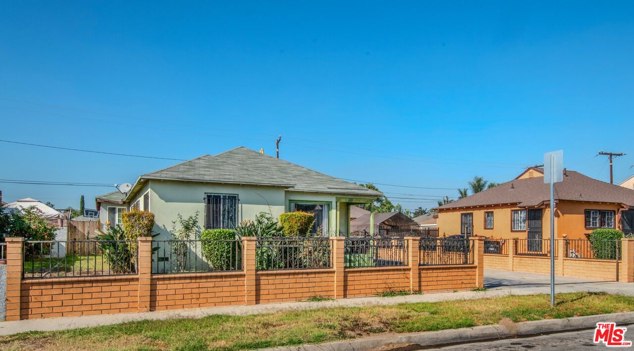 2113 North Locust Ave