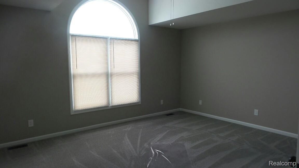 682 Summit Ridge Drive Milford, MI 48381 - Photo 12 of 21 20190125_112549_resized.jpg