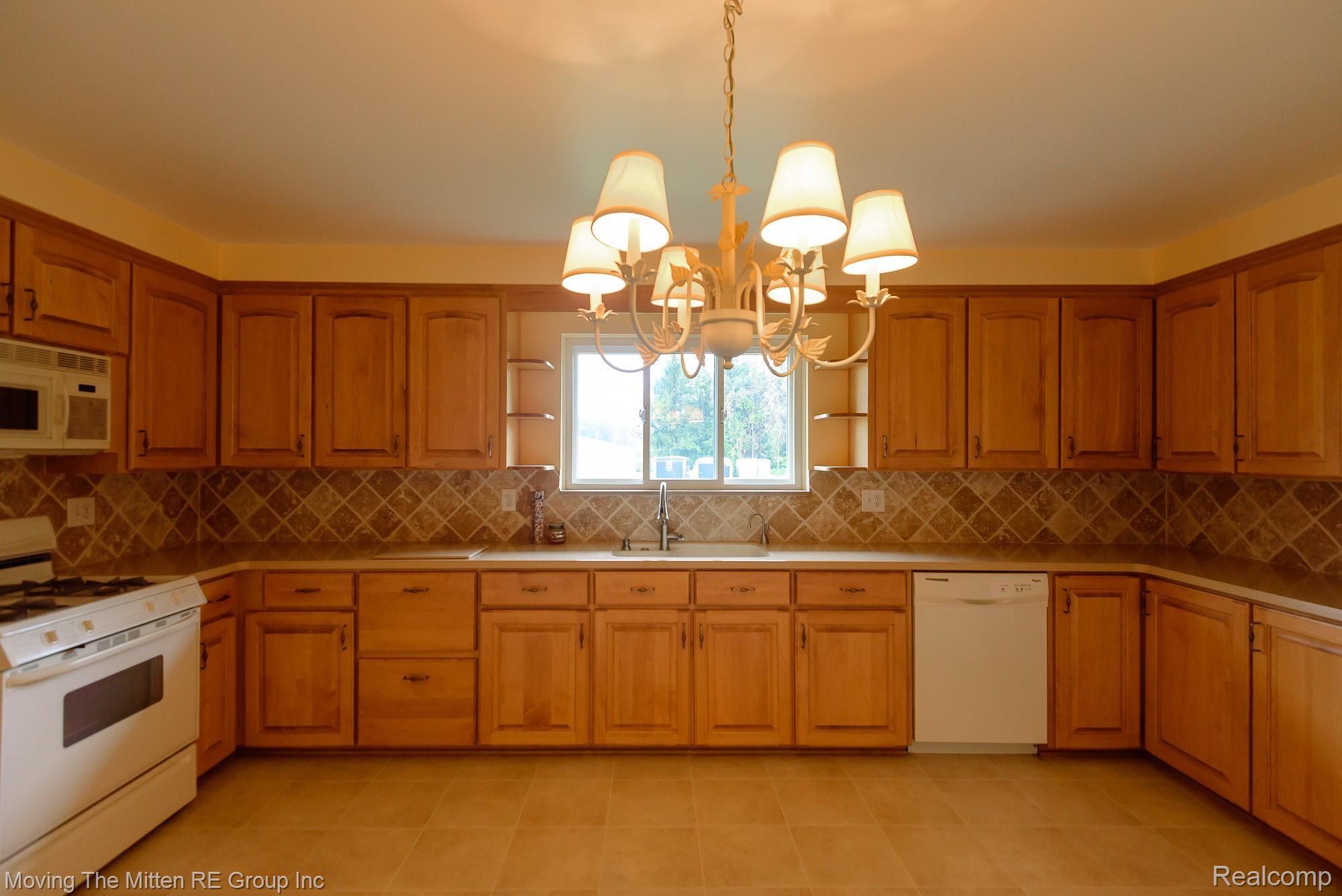 46445 Harris Road Belleville, MI 48111 - Photo 5 of 51 5.jpg