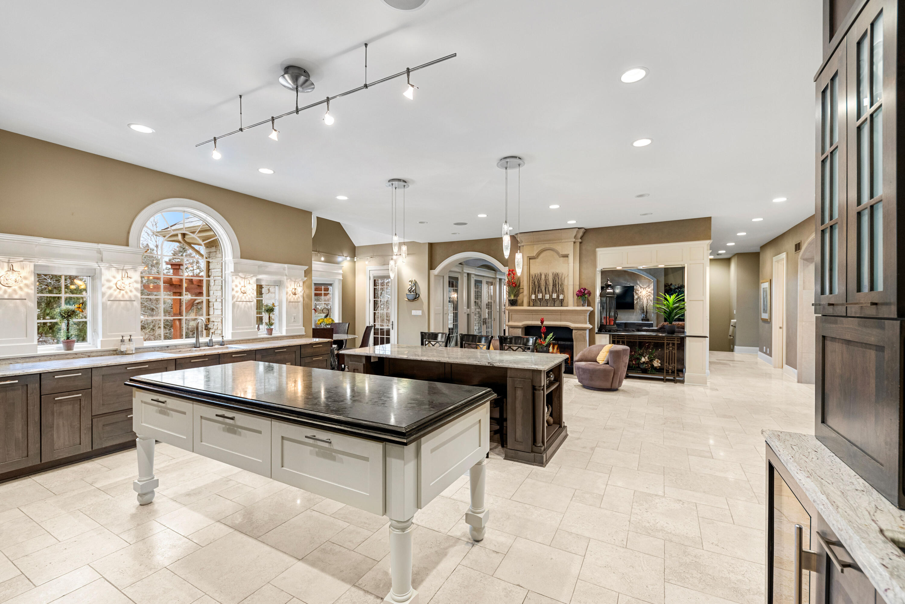 1424 Park W Circle Munster, IN 46321 - Photo 16 of 58 3000x2002