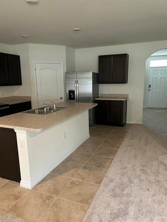 814 Sun Burst Road Winter Haven, FL 33880 - Photo 4 of 48 a large kitchen with a stove and a microwave