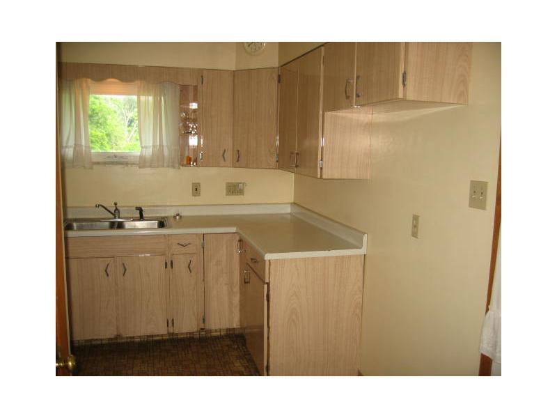 420 Hookstown Grade Road Coraopolis, PA 15108 - Photo 5 of 7 Kitchen.