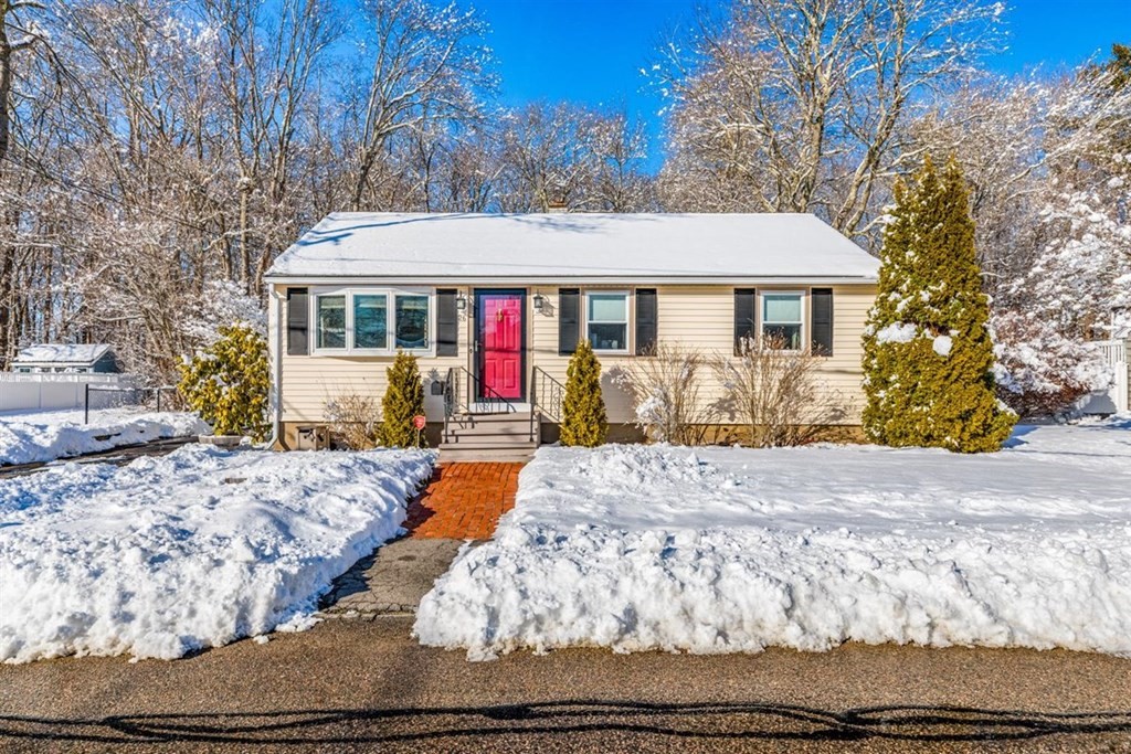 26 Roseen Road Holbrook, MA 02343 - Photo 1 of 27