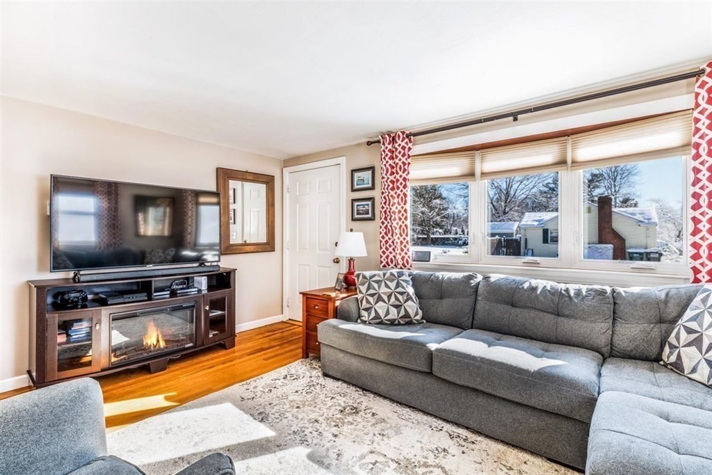 26 Roseen Road Holbrook, MA 02343 - Photo 6 of 27