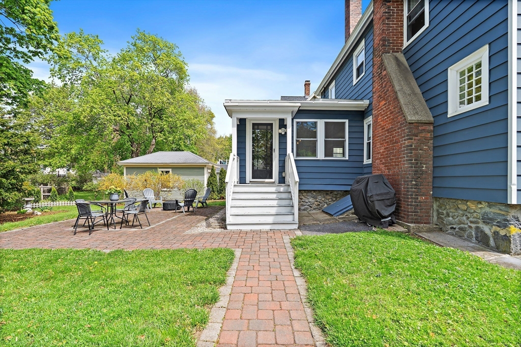 18 O'Neil Street Hudson, MA 01749 - Photo 5 of 40