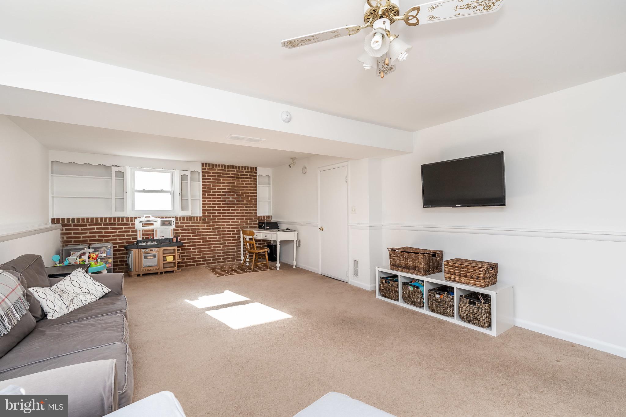 2020 Rollingwood Road Baltimore, MD 21228 - Photo 25 of 39 Huge Family Room!