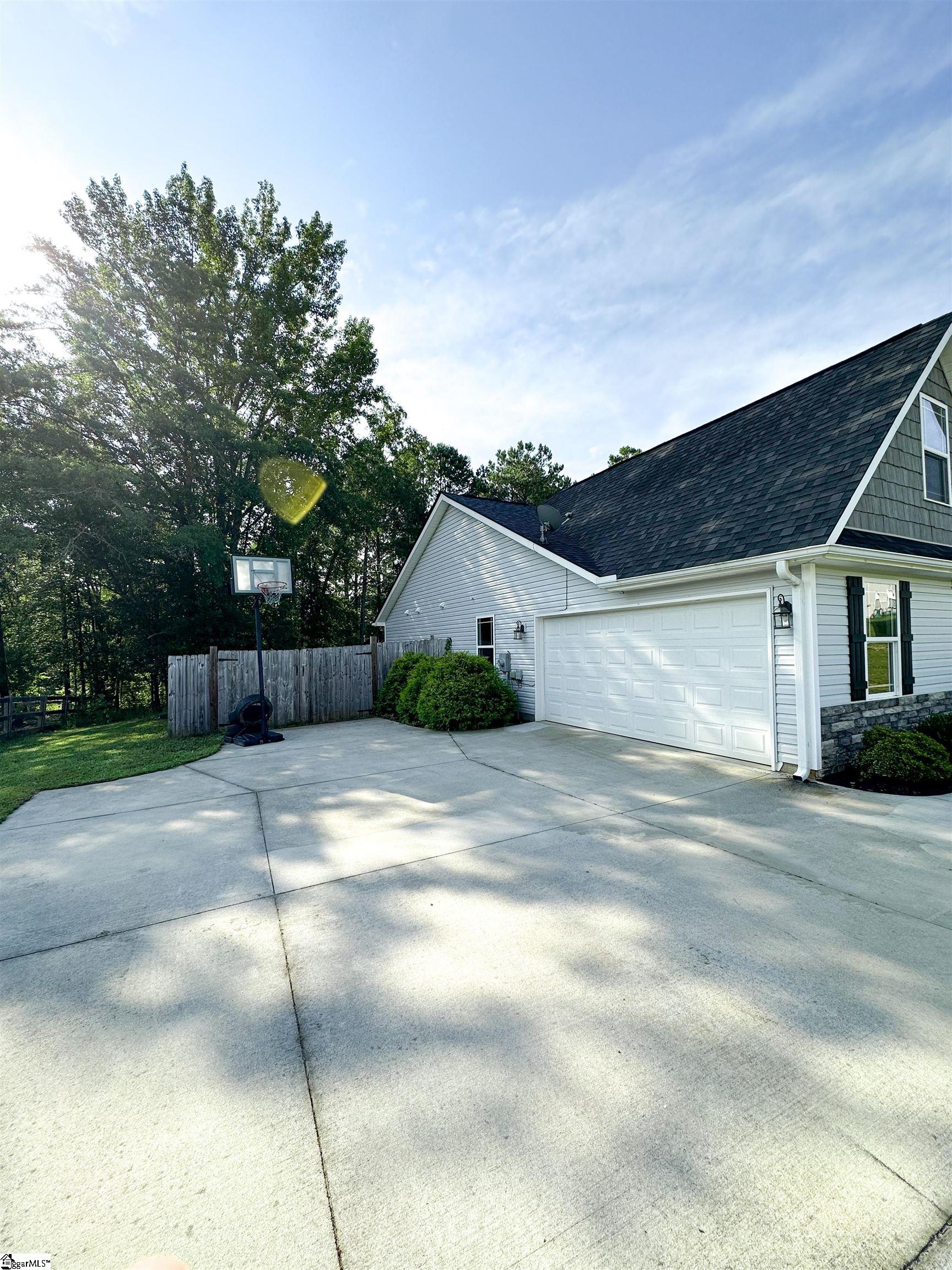 236 Redcoat Court Simpsonville, SC 29680 - Photo 2 of 32