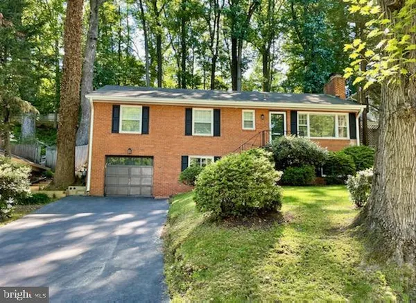$5,495 | 2305 North Vermont Street, Arlington, VA 22207