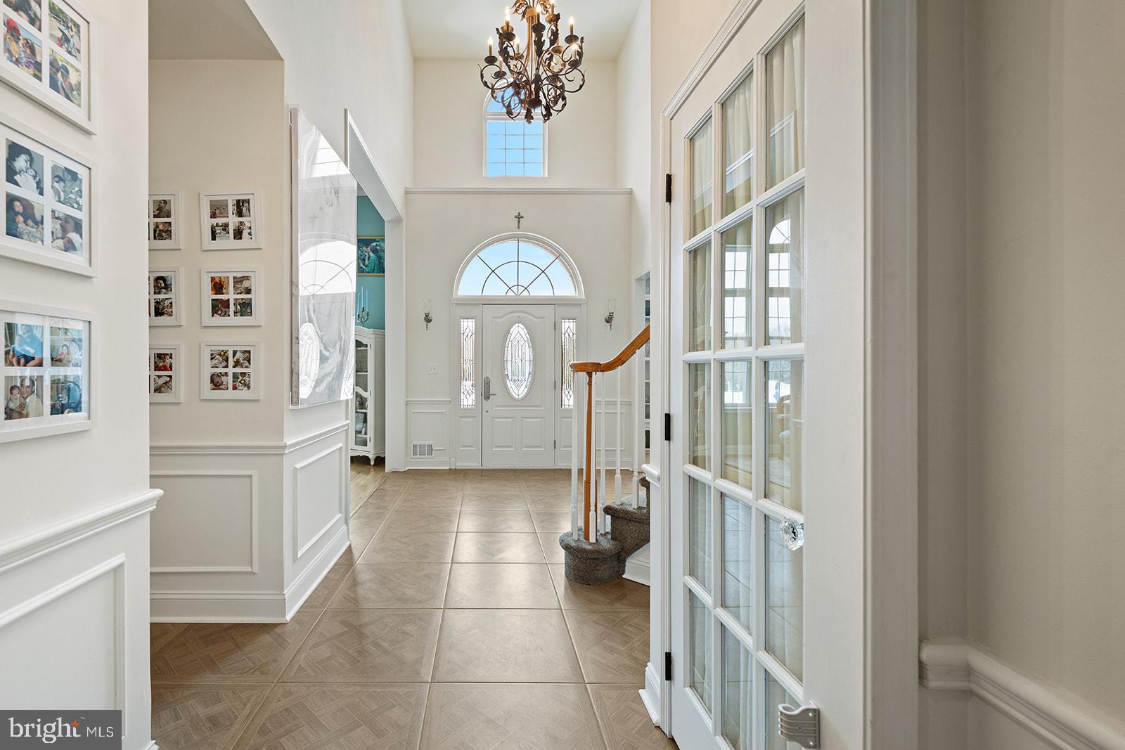 15 Rodeo Drive Jackson, NJ 08527 - Photo 10 of 43 Inviting entryway with elegant charm.