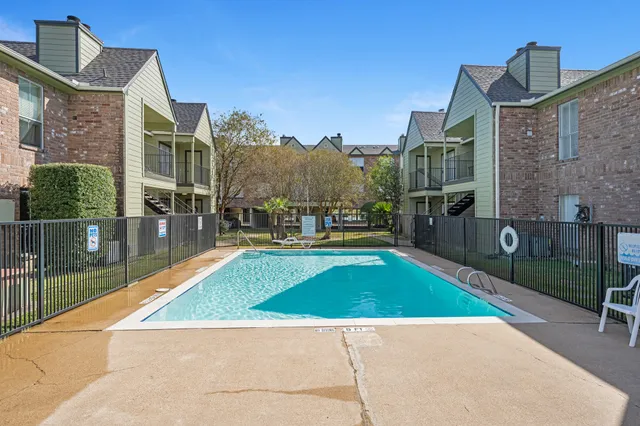 $110,000 | 18800 Egret Bay Boulevard, Unit 804, Webster, TX 77058