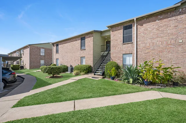 $110,000 | 18800 Egret Bay Boulevard, Unit 804, Webster, TX 77058