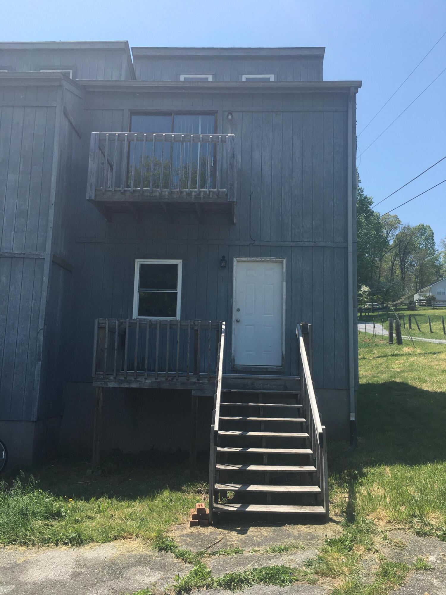 180 Hart Road, Unit 1 Elizabethton, TN 37643 - Photo 3 of 21 IMG_4453